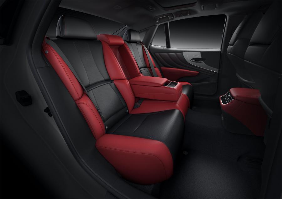 Интерьер Lexus LS500 AWD F-Sport 2020 года  (WW) (фото 4 из 39)